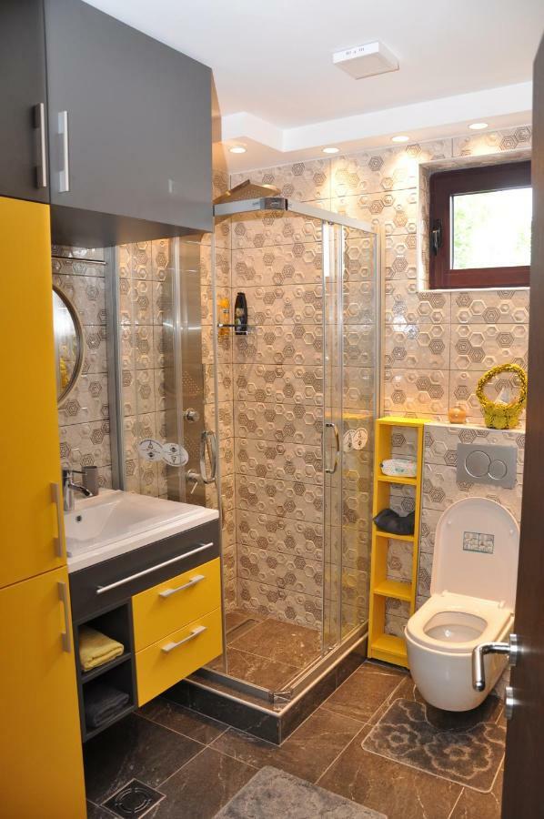 Lux Apartman Cacak Exterior photo